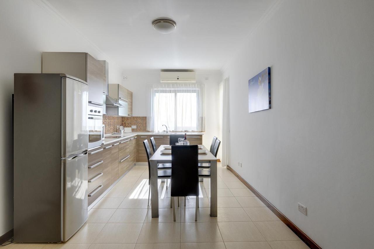 Modern 3 Bedroom Apartment In Central スリーマ エクステリア 写真