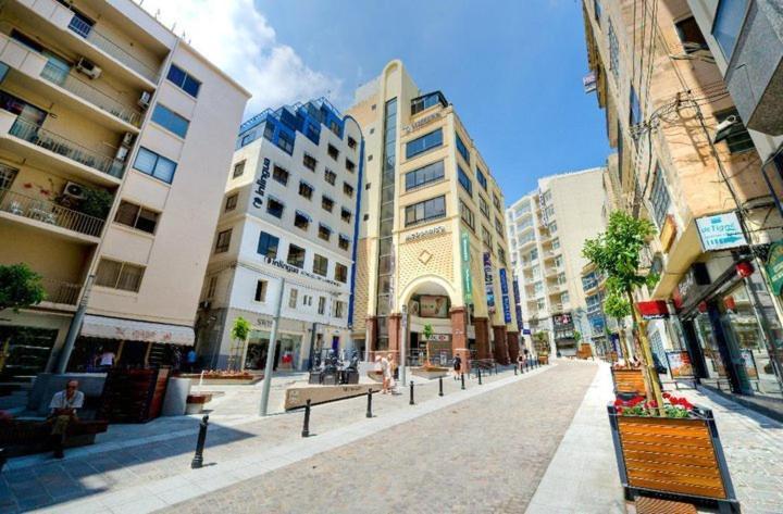Modern 3 Bedroom Apartment In Central スリーマ エクステリア 写真