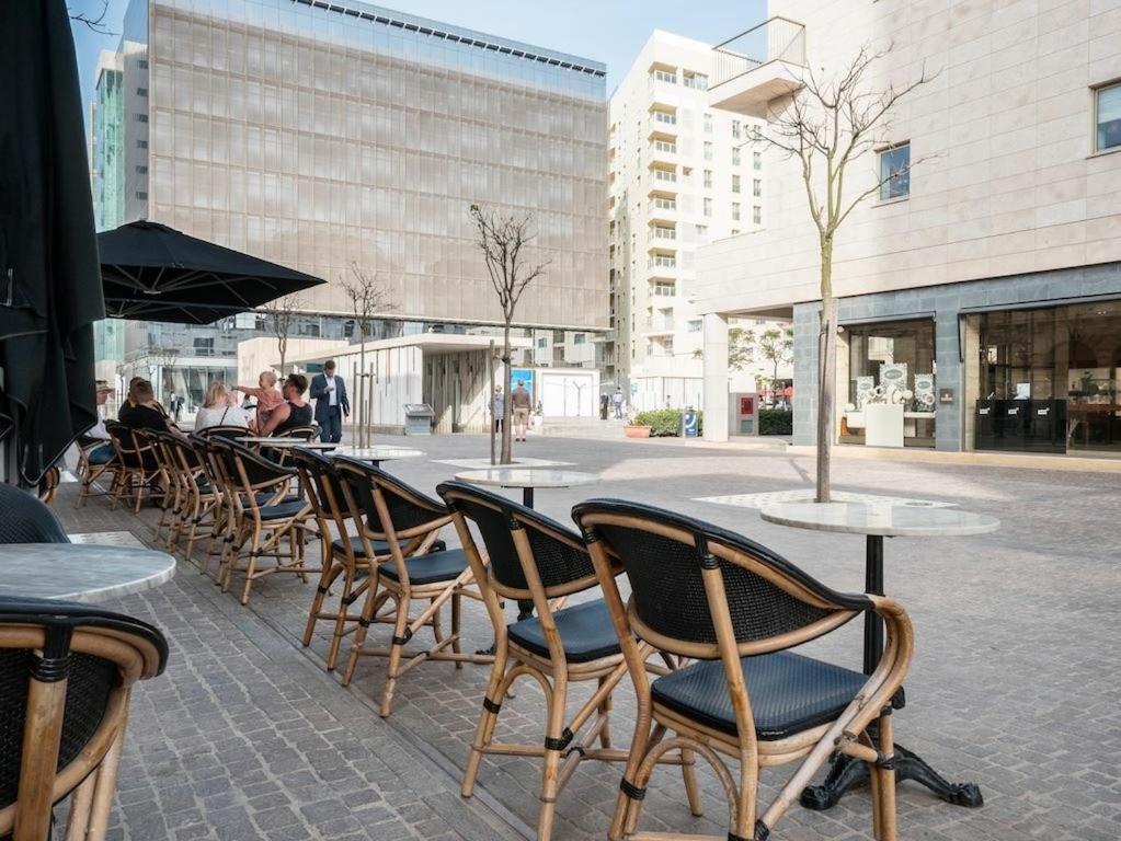 Modern 3 Bedroom Apartment In Central スリーマ エクステリア 写真